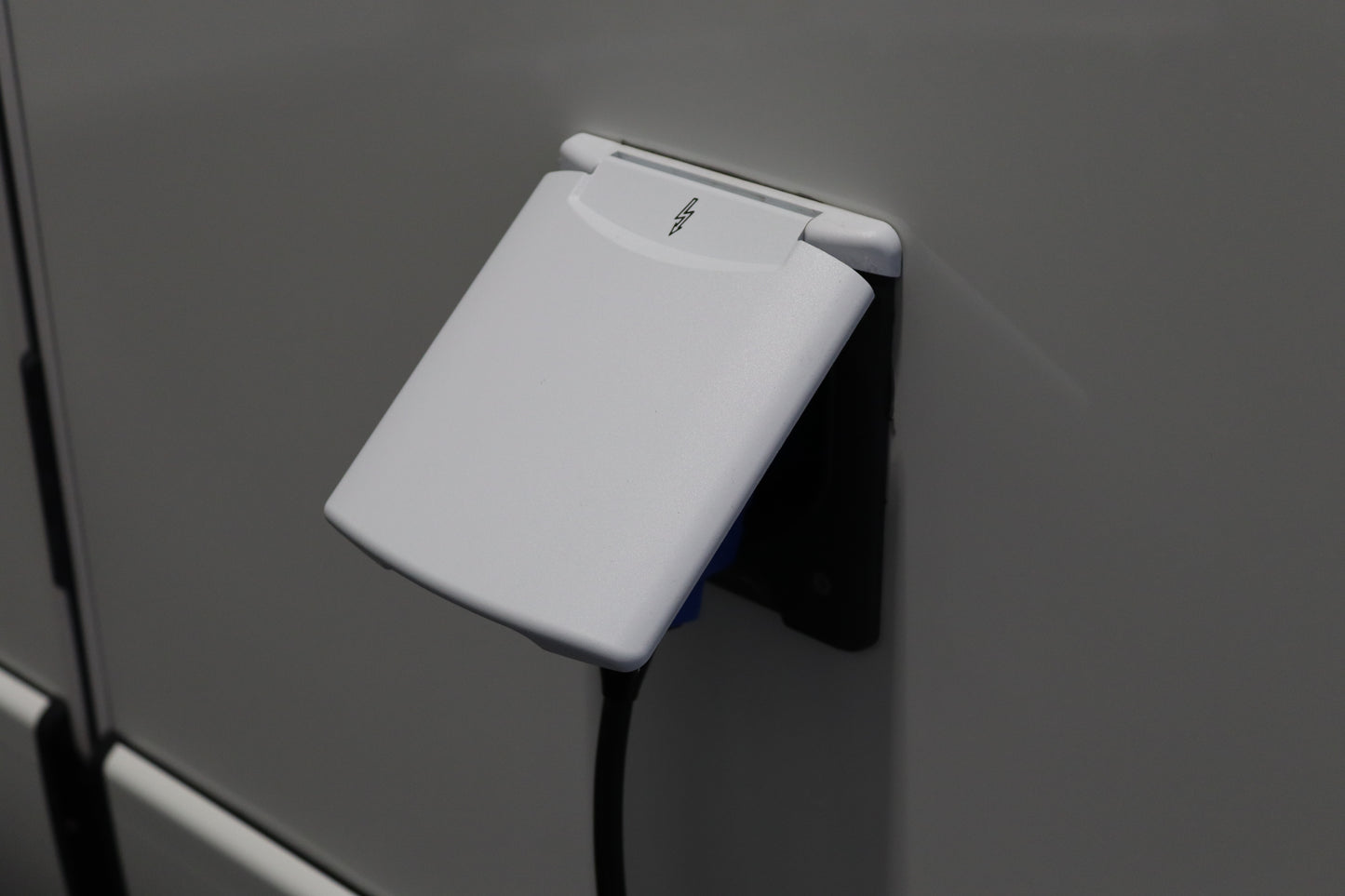 Hymer Buitenaansluiting 230V – Walstroom Invoerdoos